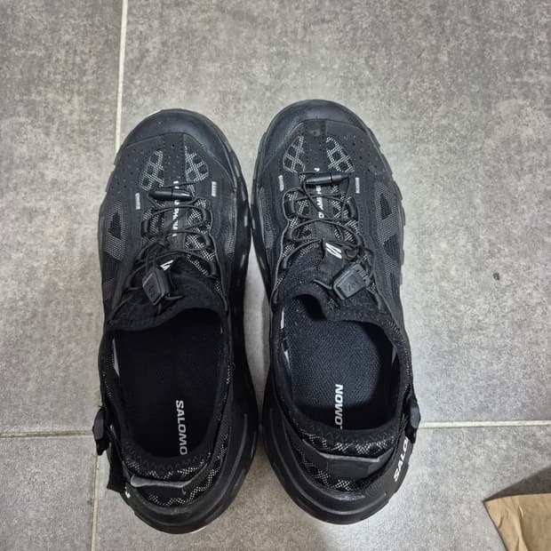 살로몬 솔앰피비안W 230