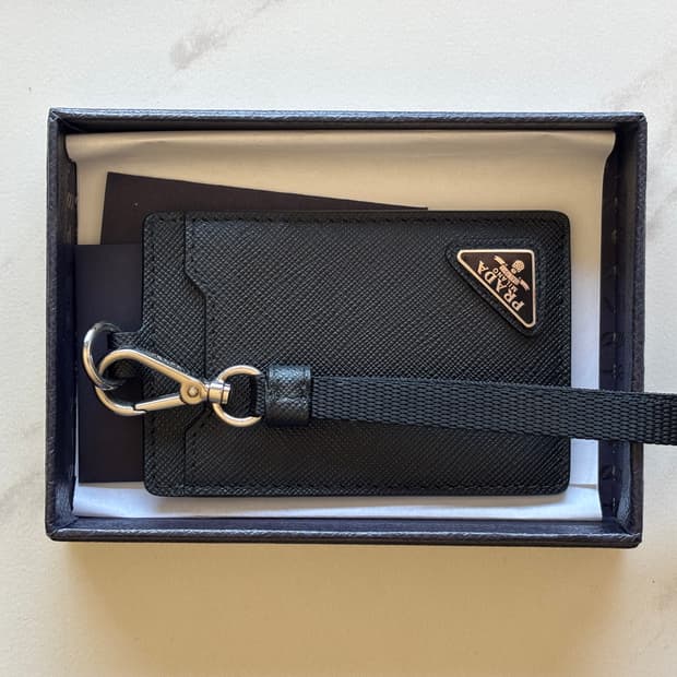 프라다 카드지갑 목걸이형 (블랙 은장)