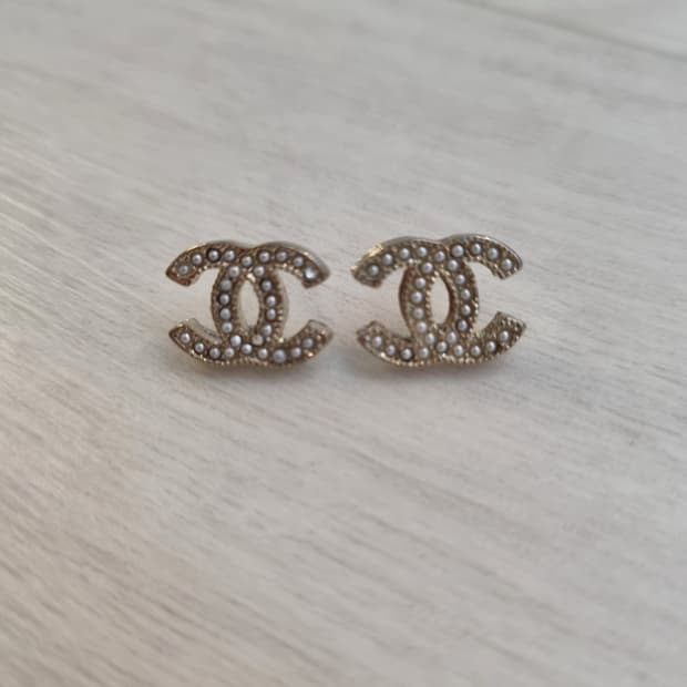 샤넬 업사이클링 미니 진주 귀걸이