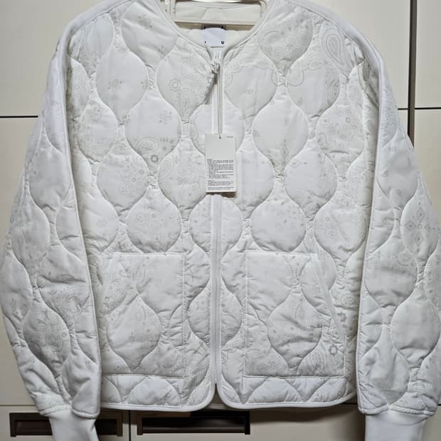 (JAJU/자주)페이즐리 화이트 누빔 자켓(새상품)