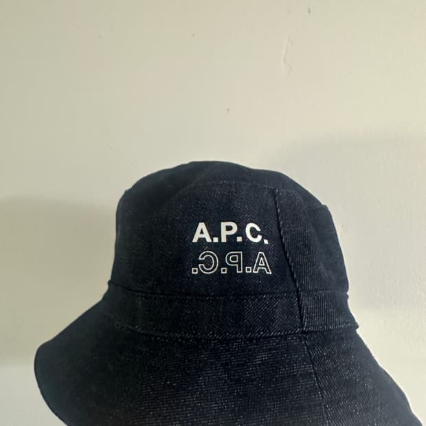 아페쎄 A.P.C 리지드 데님 버킷햇