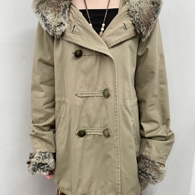 모리 버튼 퍼 야상 자켓