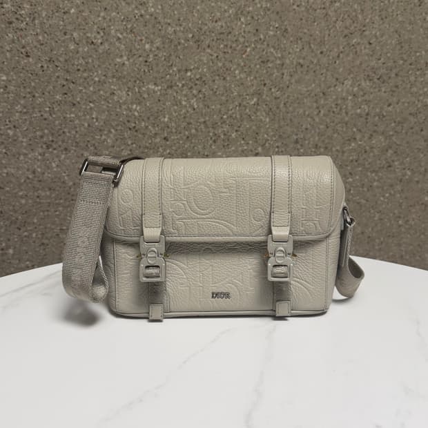 디올 오블리크 힛더로드 메신저백 크로스백