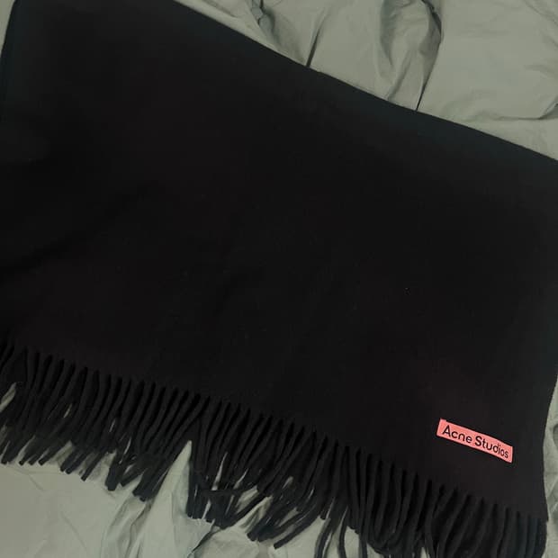 아크네 스튜디오 오버사이즈 프린지 울 머플러 (200x70)