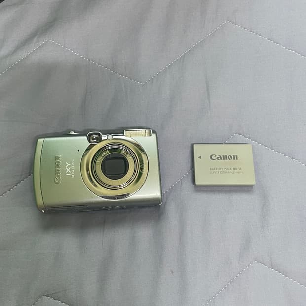 canon ixy 800 is
