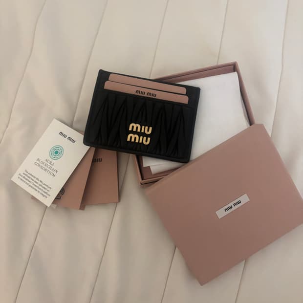 미우미우 카드지갑