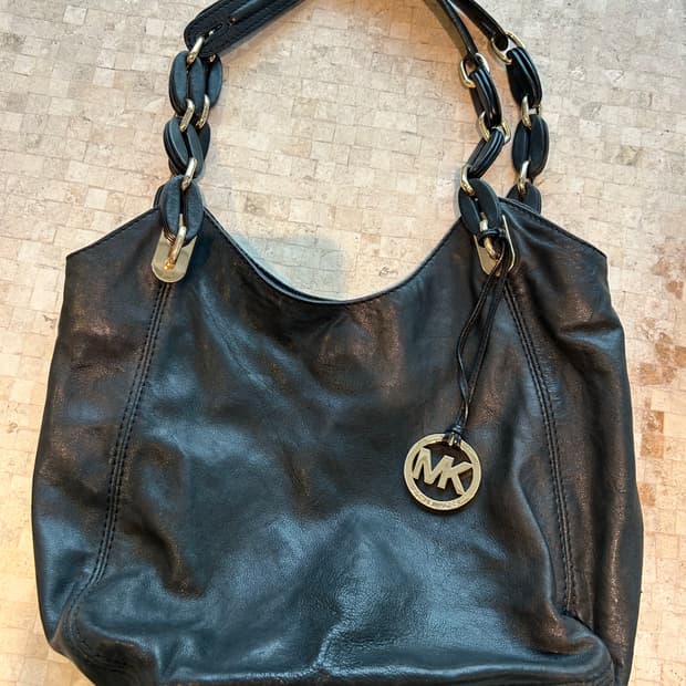 마이클코어스 레더 숄더백