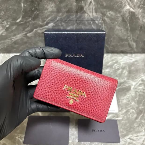 프라다 사피아노 금장 메탈로고 카드지갑