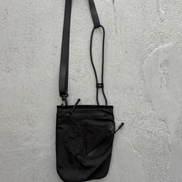 Plasticproduct 미니백 구해요