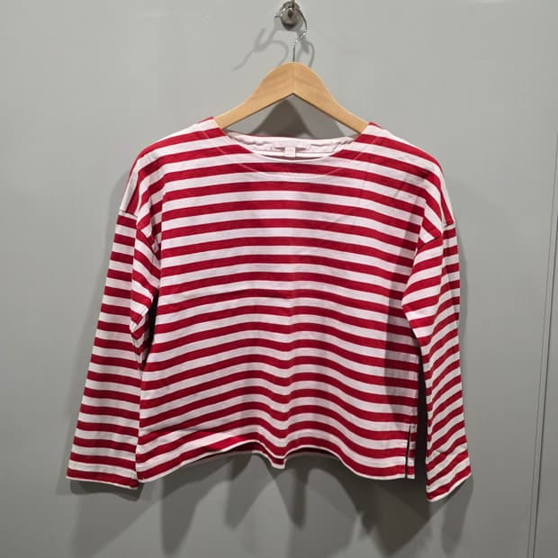 코스(COS) 레드 스트라이프 팔부 보더티