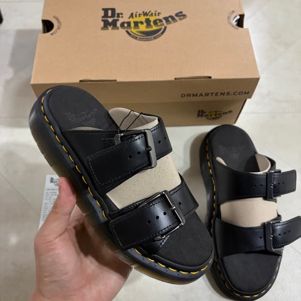 새상품(230)닥터마틴 조세프 아날린 레더 버클 슬라이드 샌들