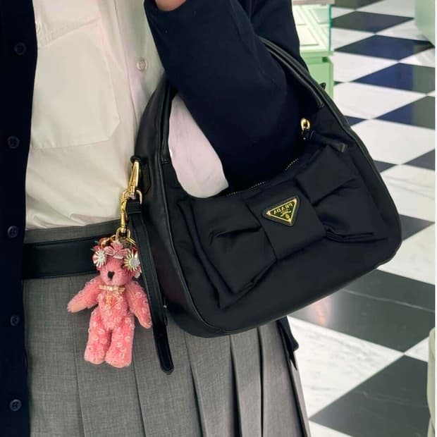 [정품,새상품,300만원대] 프라다 리나일론 나파 레더 호보백🖤