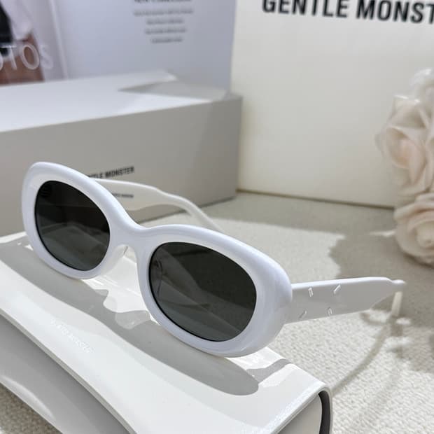 젠틀 몬스터 x 메종 마르지엘라 MM004 화이트 블랙