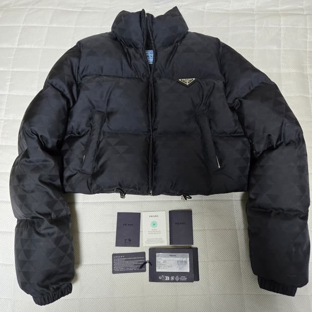 프라다 리나일론 크롭 패딩 숏 다운 자켓 블랙