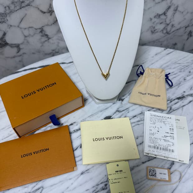 루이비통 에센셜 V 네크리스 목걸이
