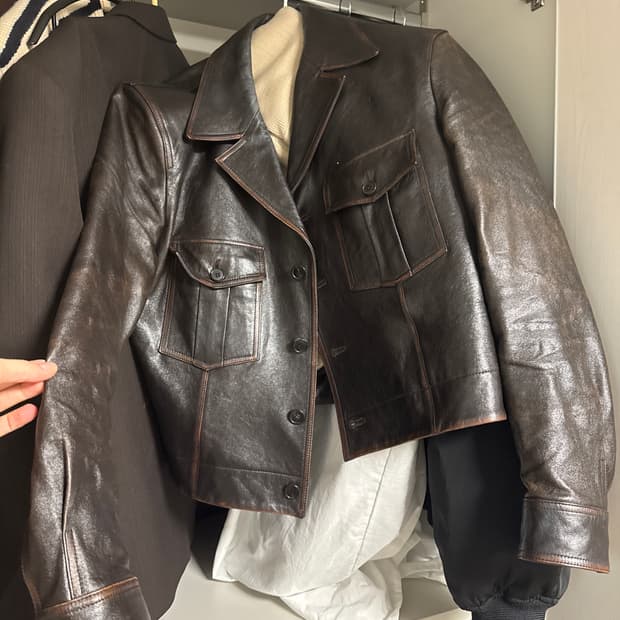렉토 밀리터리 가죽자켓 L 사이즈 팝니다.