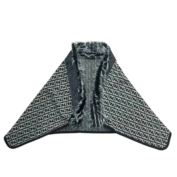 펜디 주카 패턴 퍼 케이프