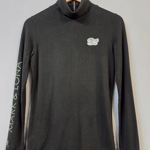 마크앤로나 블랙 목폴라 긴팔 티셔츠(M)
