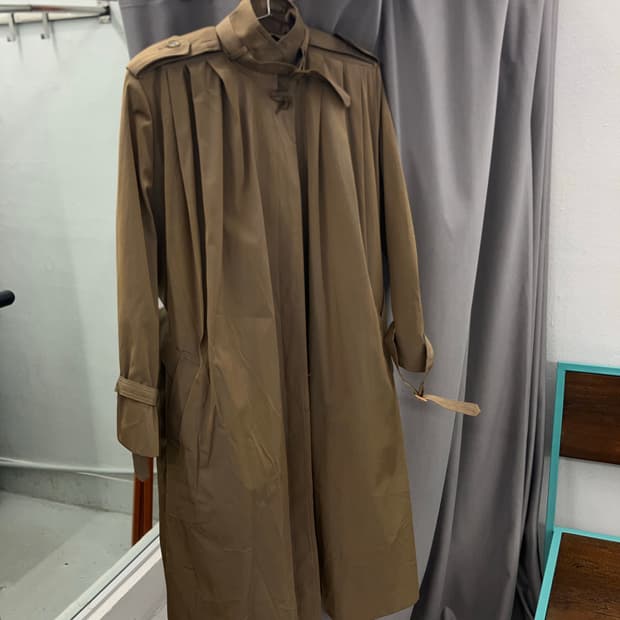 숄더핀턱 내피 트렌치코트