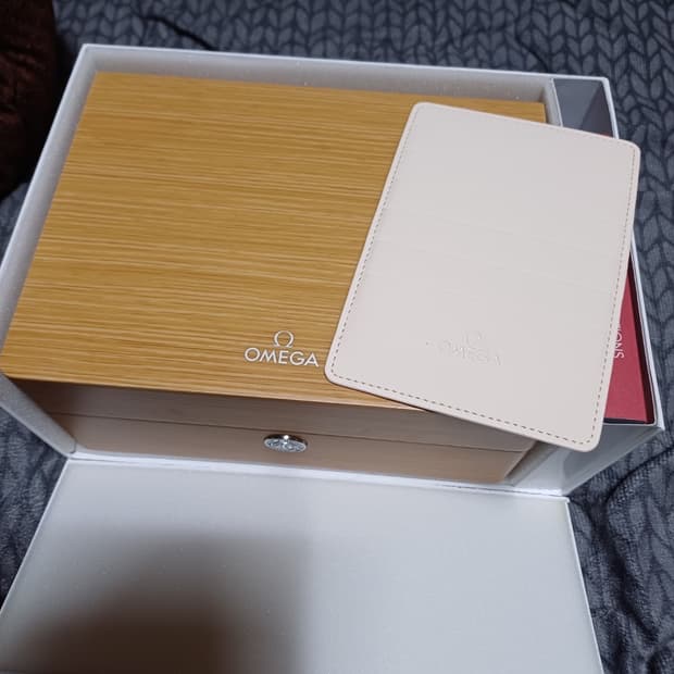정품 오메가 원목 시계 박스 + 보증서 카드지갑