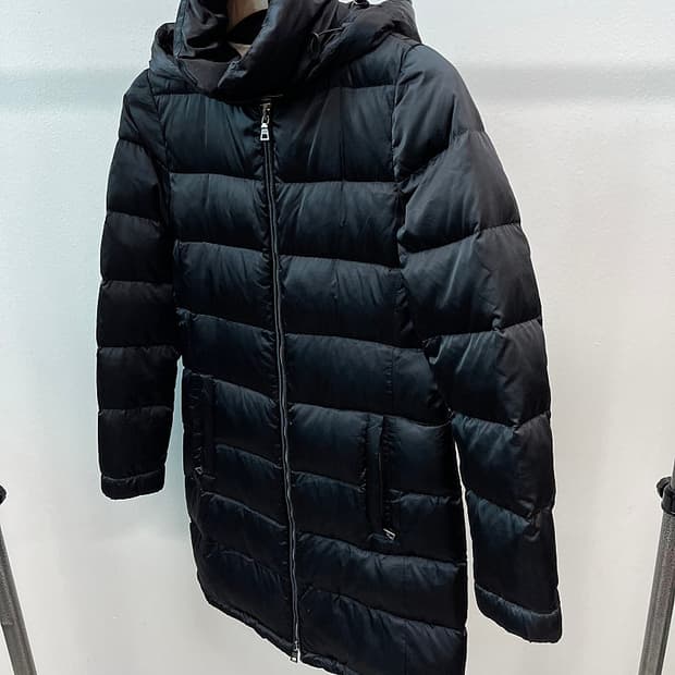 여) 프라다 리나일론 후드패딩 