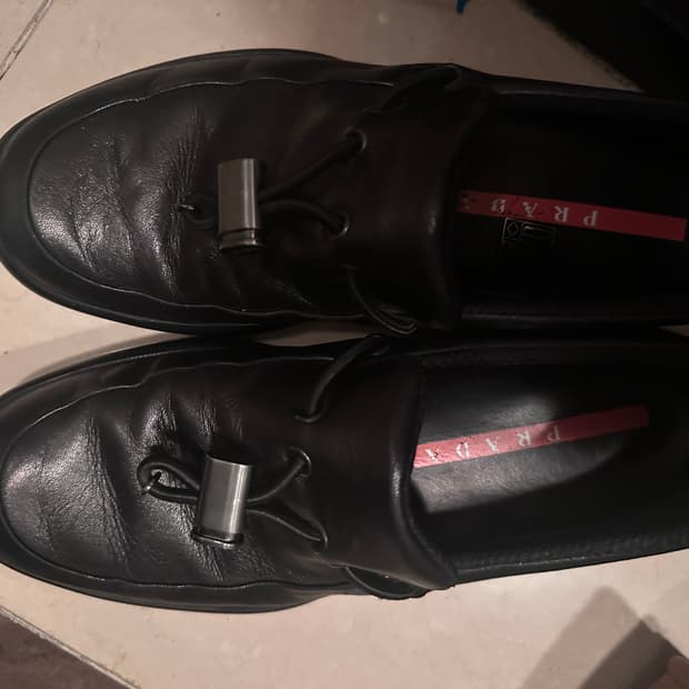 프라다 스포츠 토글 로퍼 스니커즈