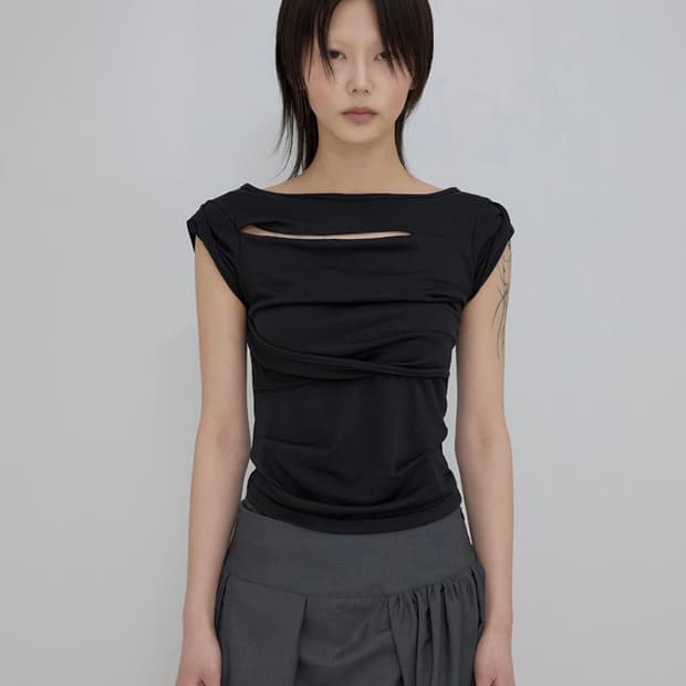 플레어업 드레이프 롤업 티셔츠 블랙