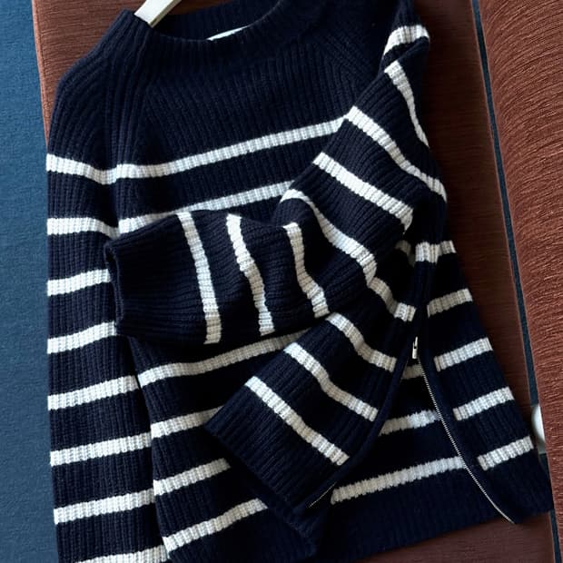 Middle gauge side zip design knit TOP