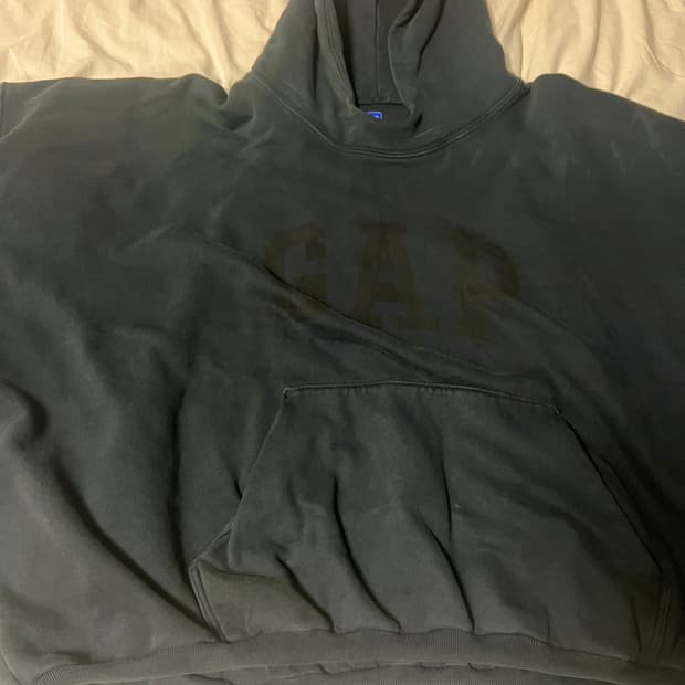 이지 갭 엔지니어드 바이 발렌시아가 도브후드 L