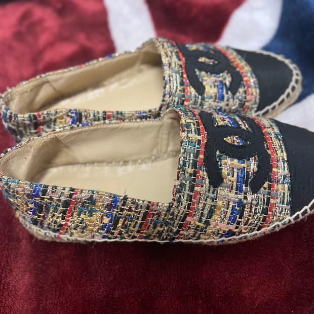 샤넬 트위드 에스파듀 39사이즈