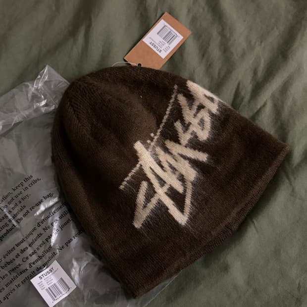 스투시 브러쉬드 아웃스탁 스컬캡 비니