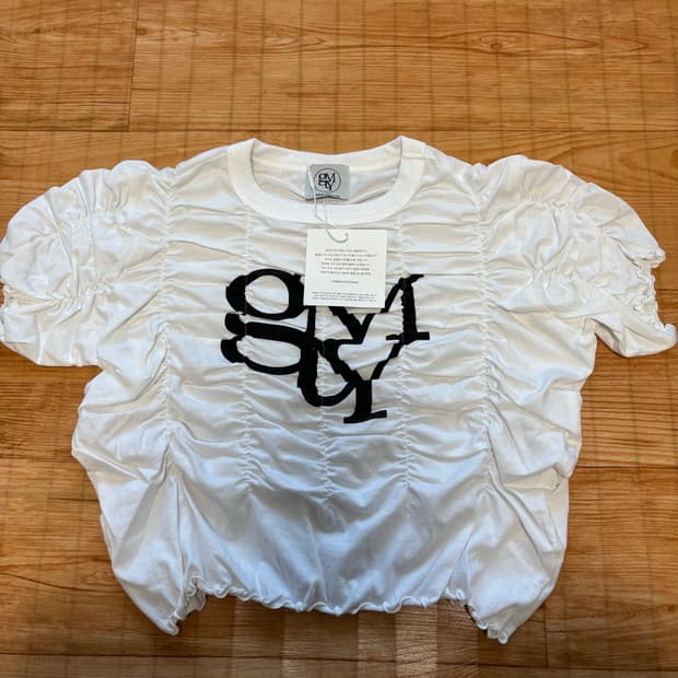 GIMMETHEYOUNG 셔링 반팔 티셔츠 화이트 팝니다.