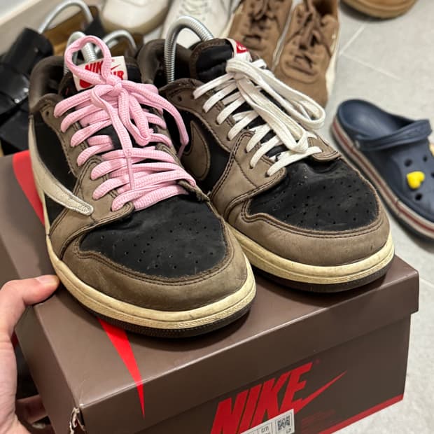 나이키 에어조던1 로우 트래비스 스캇 275 모카