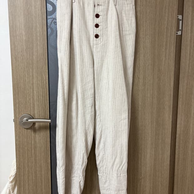Hansol Kim. Curved wool pants