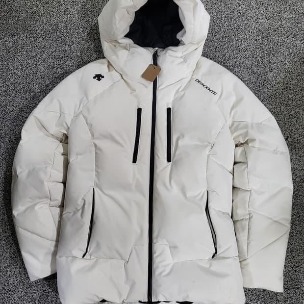 데상트  오리털 패딩