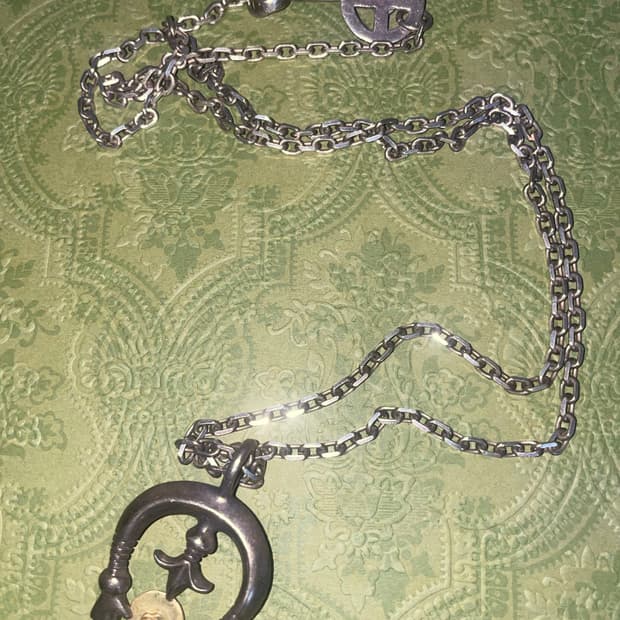 Goro’s 팬던트 목걸이