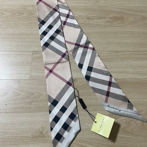 새제품)버버리 클래식 방도 스카프