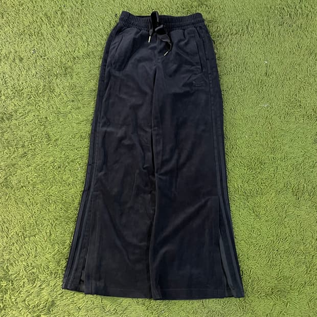 아디다스 부츠컷 벨벳 트랙팬츠