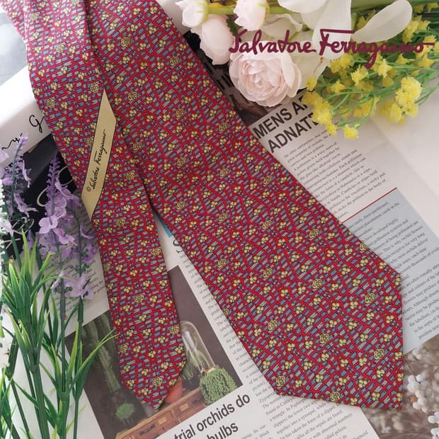 페라가모 실크 레드 플라워 패턴 넥타이 9.9cm A+등급 K1225

