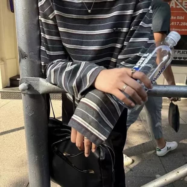 더바넷 랭 스트라이프 긴팔 티셔츠