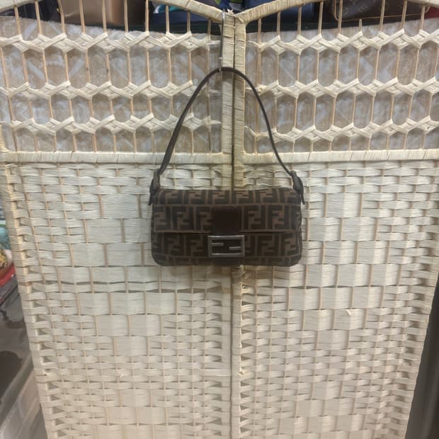 정품 펜디 주카 맘마백 팝니다