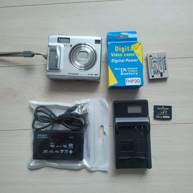 후지필름 파인픽스 F440 디지털카메라(흑점)