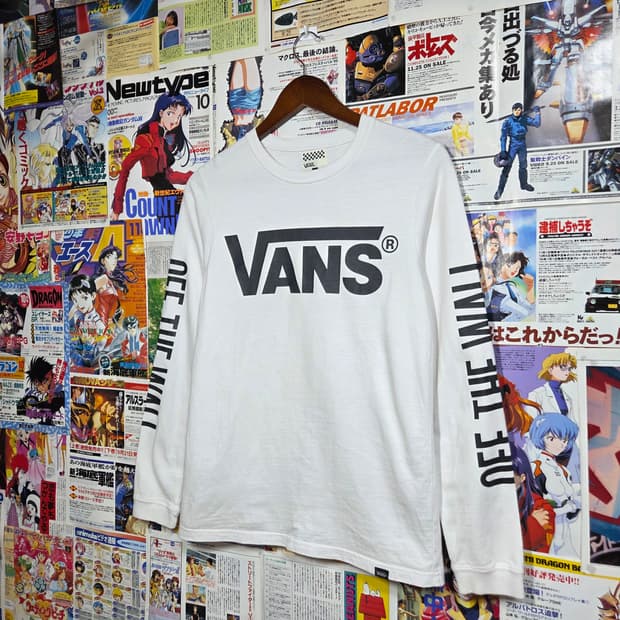 JPN 반스 화이트 레터링 롱슬리브 쭉티