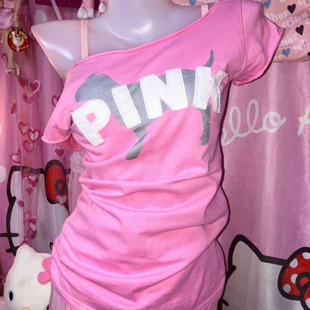 PINK 슬림핏 티셔츠