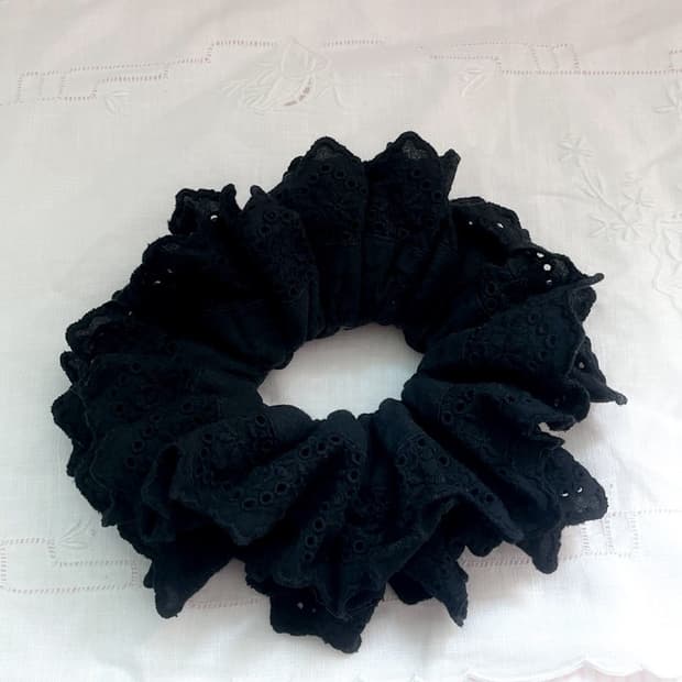 굿스퀴시 GOOD SQUISH 블루밍 스크런치 블랙