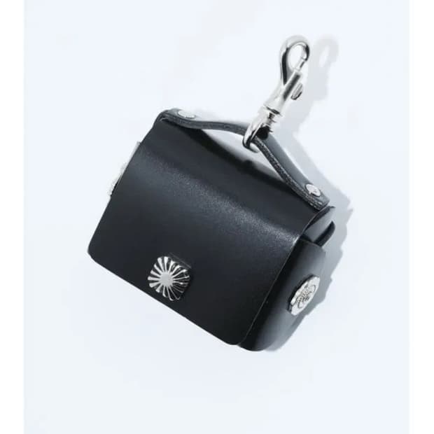 toga 토가 아카이브 메탈 장식 레더 이어폰 케이스 블랙