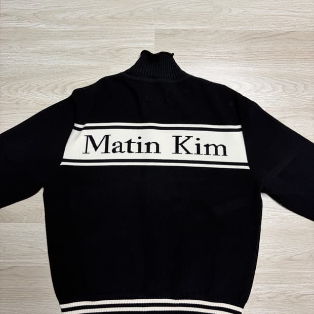 마뗑킴 스펠 포인트 스트라이프 가디건 블랙