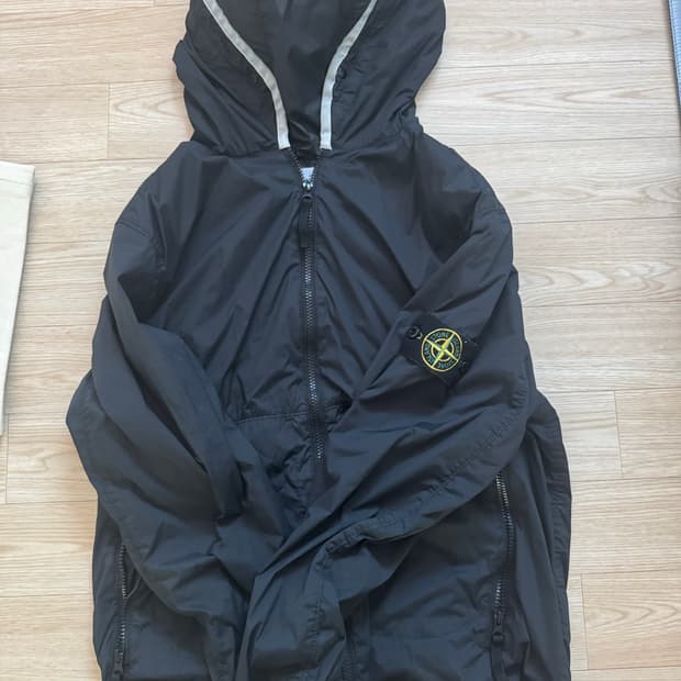 스톤 아일랜드 가먼트다이 바람막이