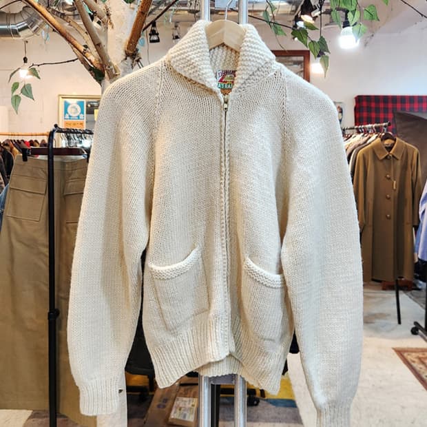 As rabbit 핸드메이드 아이보리 울 카라 집업 스웨터