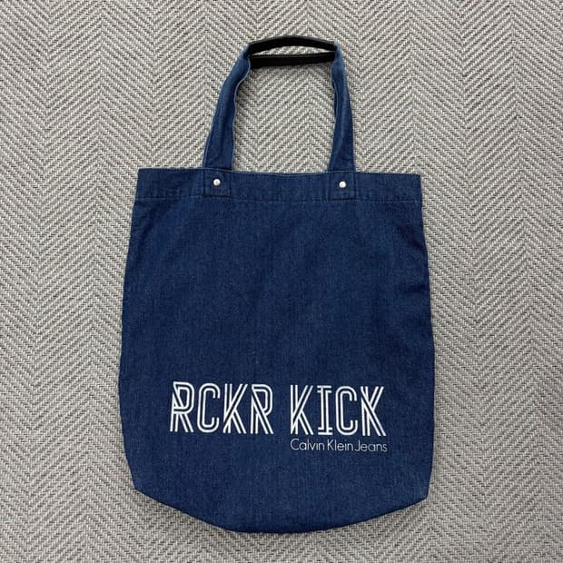 캘빈클라인진스 RCKR KICK 데님 토트백 v2383